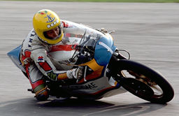 出典：http://global.yamaha-motor.com/jp/race/wgp-50th/race_archive/riders/takazumi_katayama/