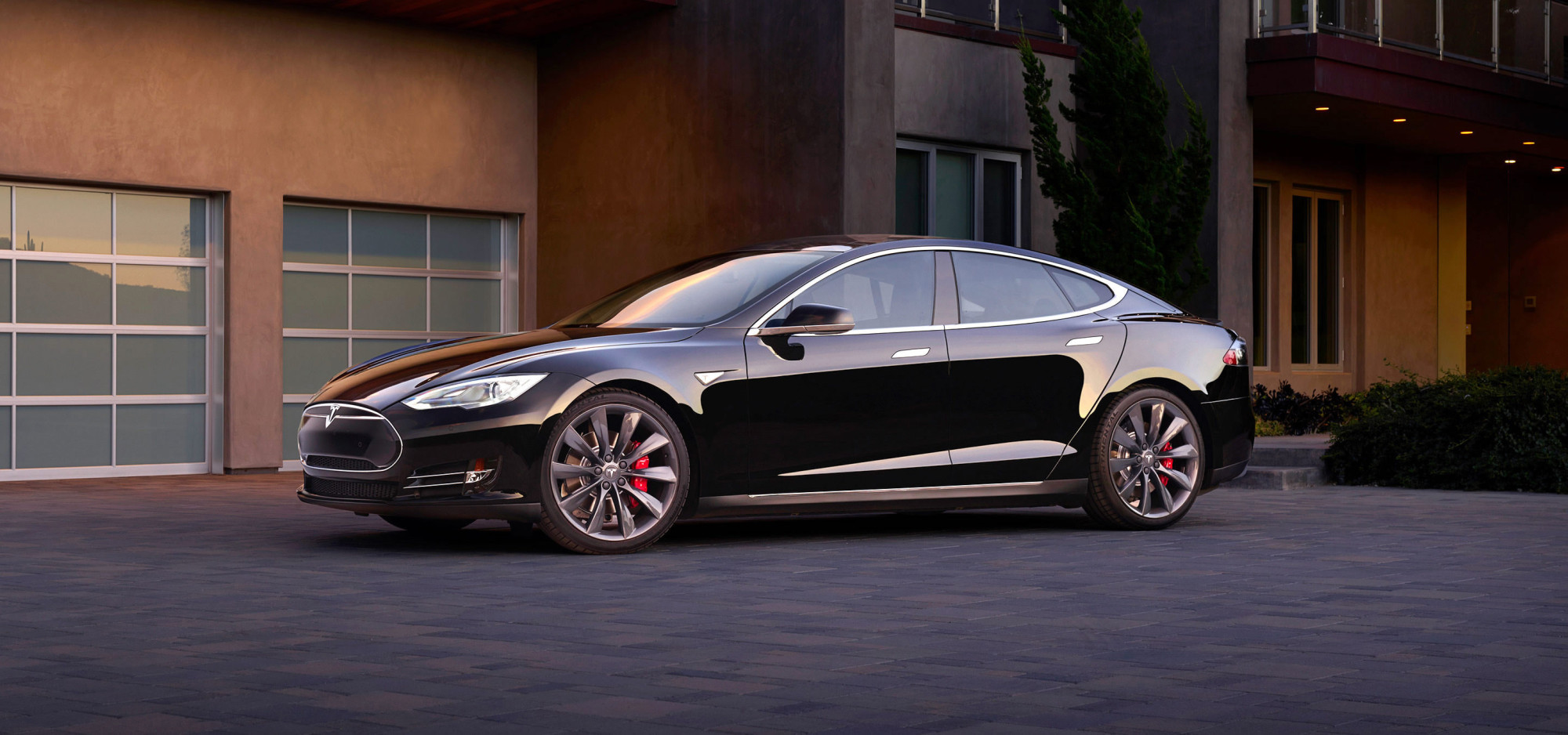 出典:https://www.teslamotors.com/