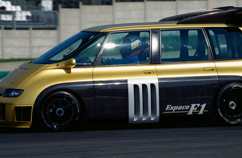 アラン・プロストのドライブ(出典:https://en.renaultclassic.com/)