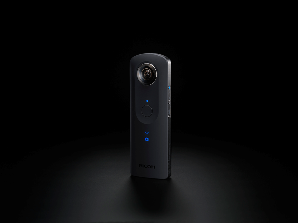 https://theta360.com/ja/about/theta/s.html