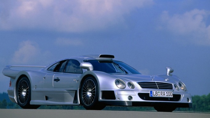 出典:http://www.bornrich.com/mercedes-clk-gtr.html