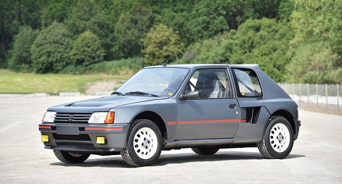 出典:https://www.classicdriver.com/en/article/cars/peugeot-205-t16-will-make-you-feel-group-b-god