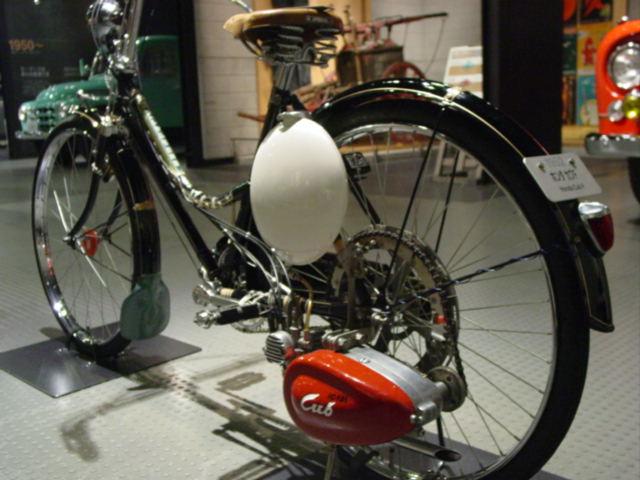 初代カブ(出典:https://ja.wikipedia.org/wiki/)