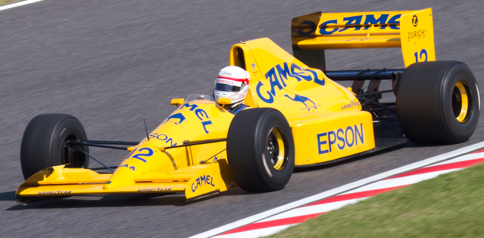 父:悟が1987年に乗ったロータス101。写真は2011年のもの(出典:https://ja.wikipedia.org/wiki/)