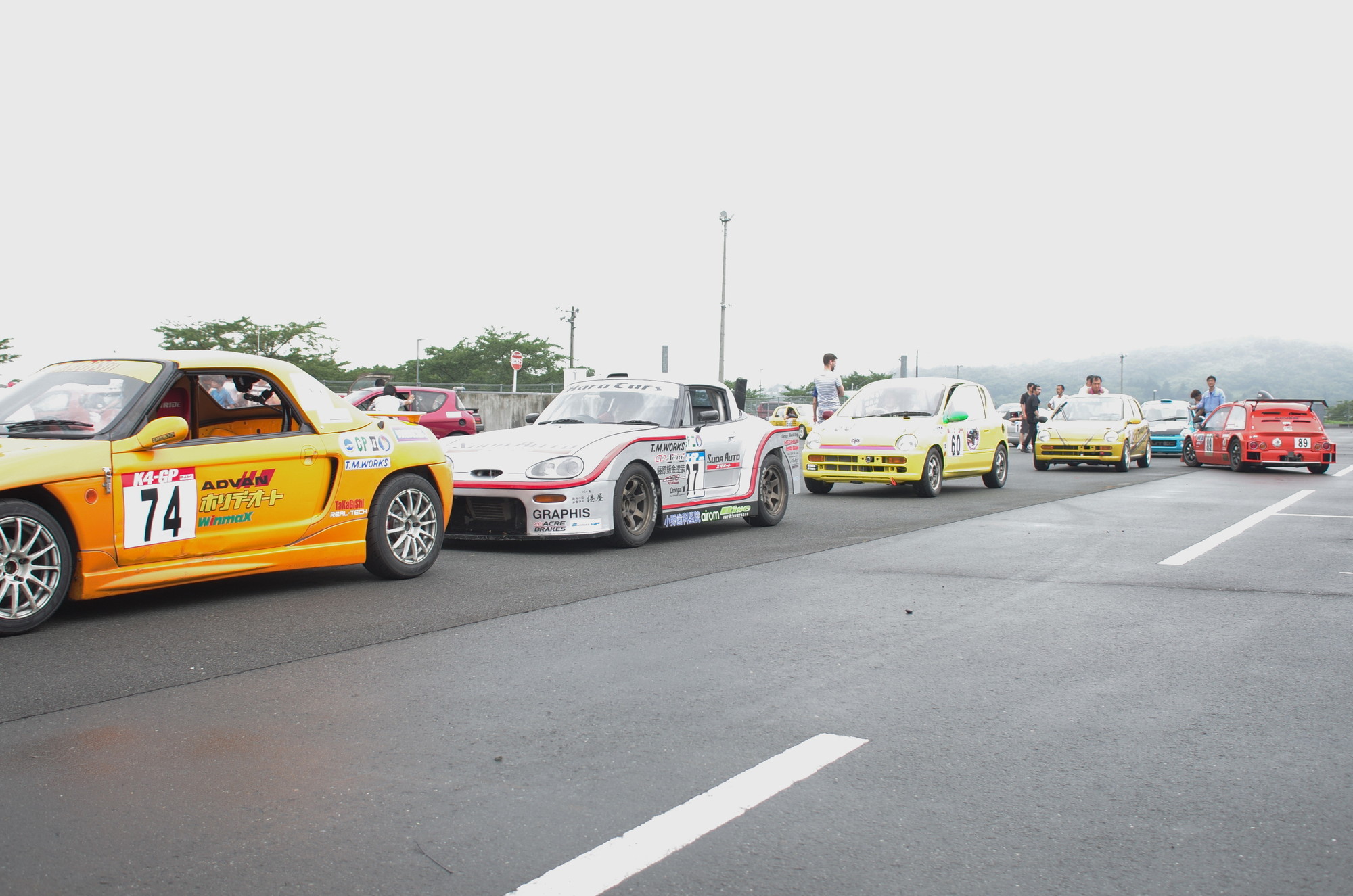 K4GPだから見られる軽レーシングカーだけの給油渋滞(Photo by Yamato.)