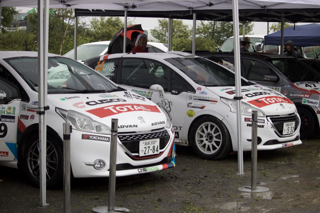 左がRJ車両の208 GTi、右がRR車両の208 R2