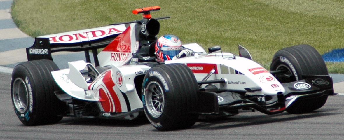 驚きの価格 前代未聞、ニコイチのカラーリングのF1マシンとは？BARが F1