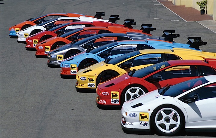 出典:http://delessencedansmesveines.com/2016/04/battle-entre-2-lamborghini-diablo-super-tropheo/