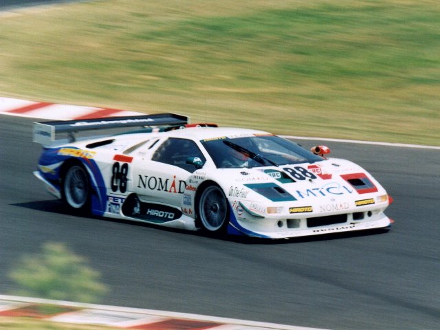 出典:http://automobiles.wikia.com/wiki/Diablo