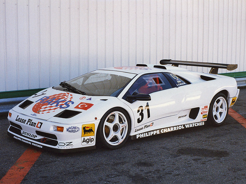 出典:http://delessencedansmesveines.com/2016/04/battle-entre-2-lamborghini-diablo-super-tropheo/