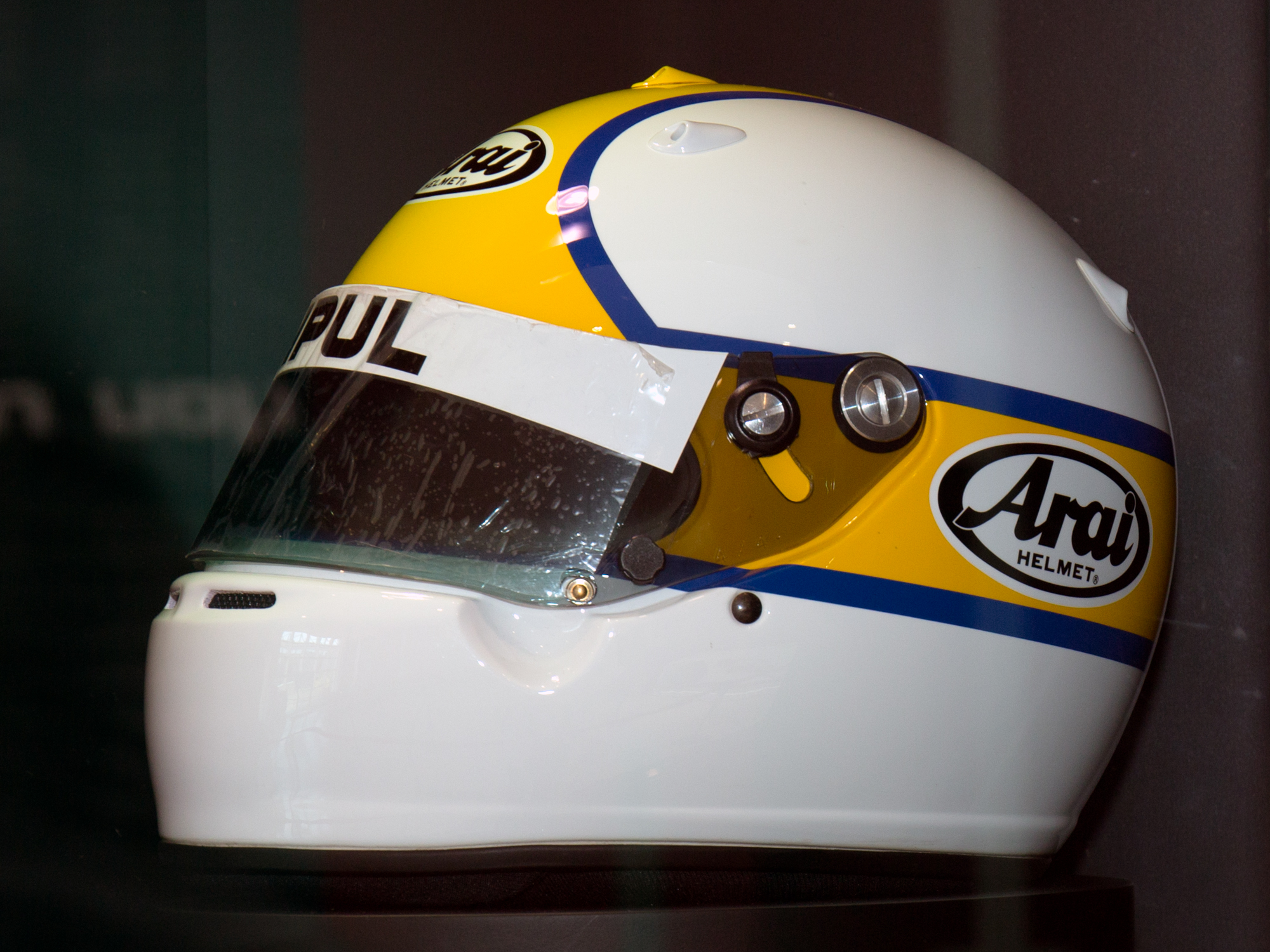 https-::upload.wikimedia.org:wikipedia:commons:f:ff:Kazuyoshi_Hoshino_helmet_Suzuka_RacingTheater