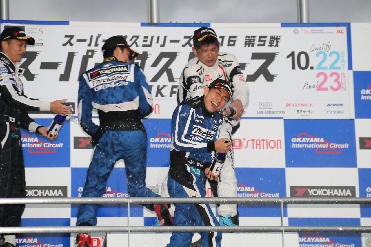 Photo by Tomohiro Yoshita