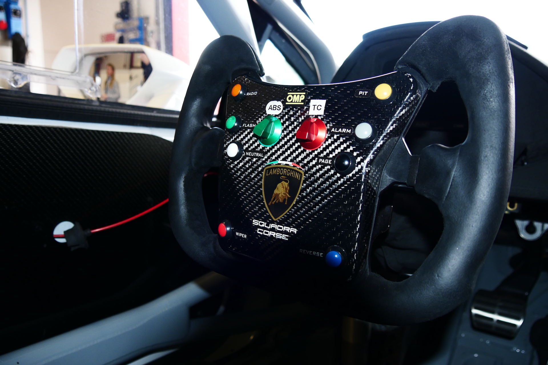 Huracan steering