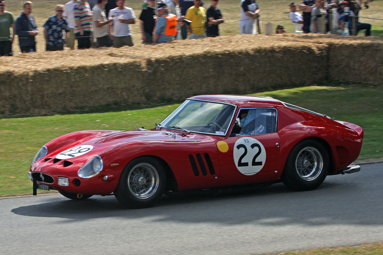 出典:https://ja.wikipedia.org/wiki/フェラーリ・250GTO#/media/File:1962Ferrari250GTO.jpg