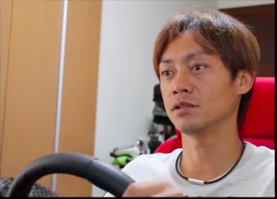 全くまばたきをしない脇坂選手。 出典:https://www.youtube.com/watch?v=Ws607snHtJE