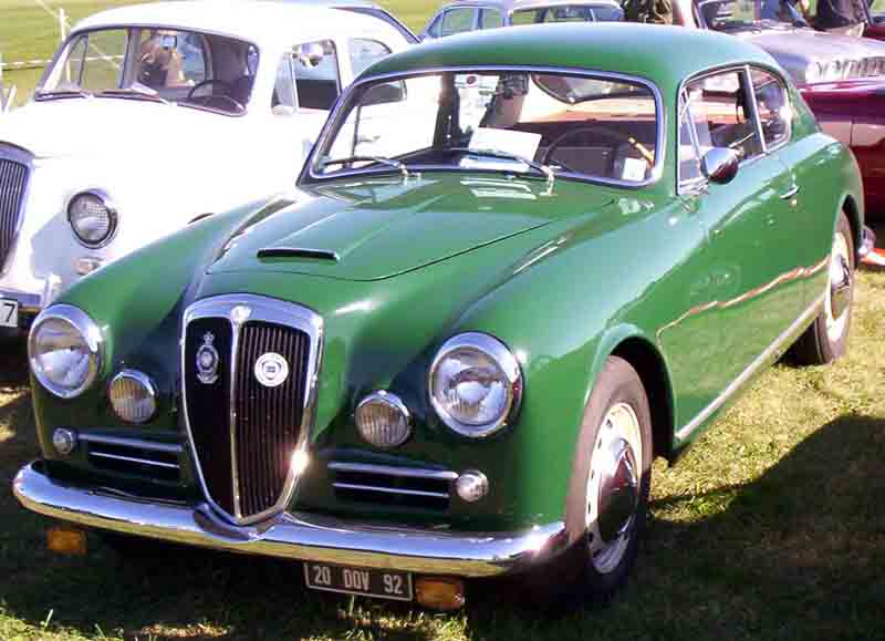 出典:https://ja.wikipedia.org/wiki/ランチア・アウレリア#/media/File:Lancia_Aurelia_GT_1957.jpg