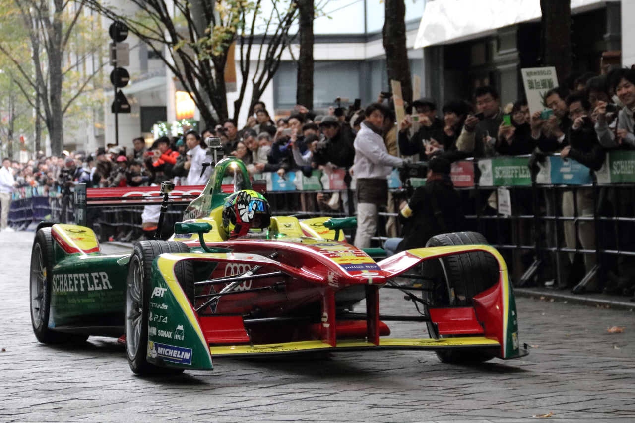 Photo by Tomohiro Yoshita