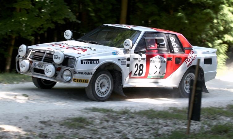 出典:http://blog.toyota.co.uk/historic-toyota-celica-puts-on-its-desert-boots