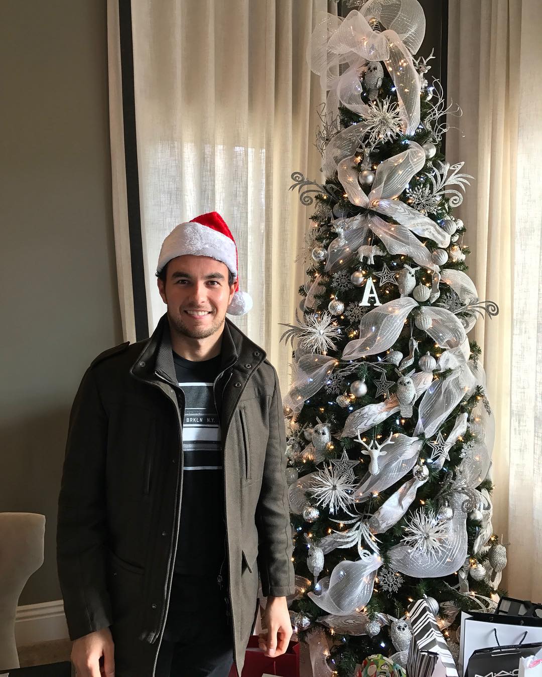 出典:https://www.instagram.com/schecoperez/
