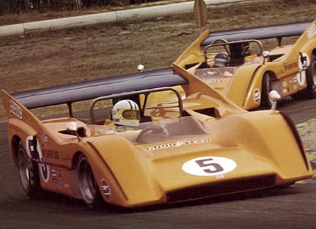 出典:http://www.bruce-mclaren.com/images/m8d_denny.jpg/image_homepage_hero.jpg