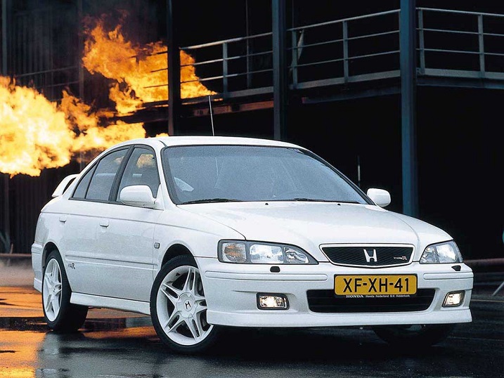 欧州アコードTYPE R(出典:https://www.carthrottle.com/post/why-the-honda-accord-type-r-is-a-90s-hero/)
