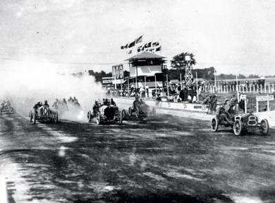 出典:http://indymotorspeedway.com/