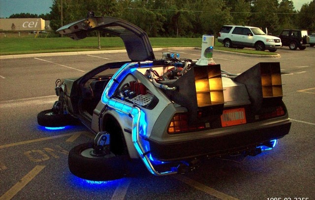 バックトゥザフューチャーの未来は2015年！空飛ぶクルマについて