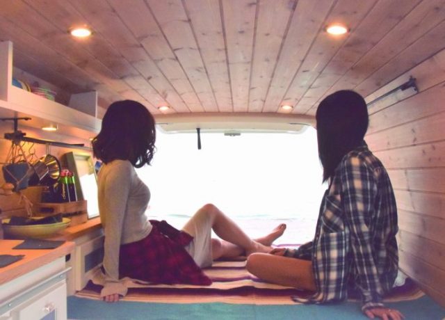 ハイエースだけど女子に人気！インスタで話題沸騰のバンライフ専用車！？