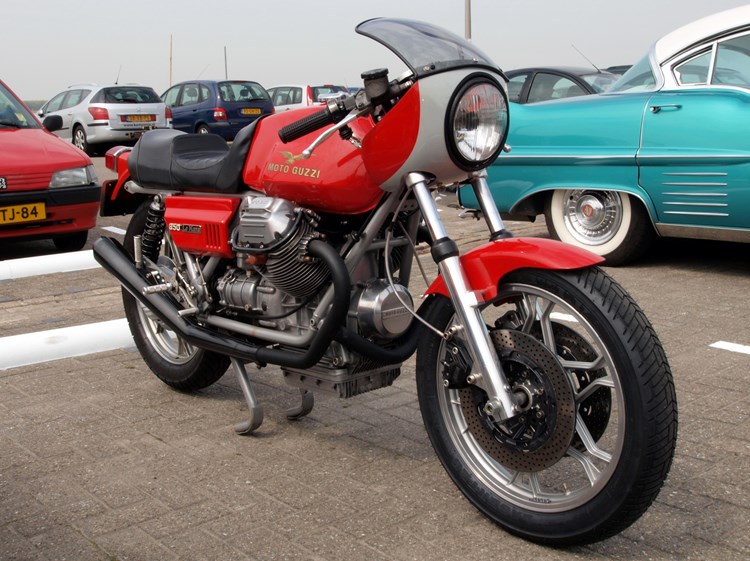 Vツインを代表する名車!!モトグッツィ850ルマンが愛され続ける理由とは
