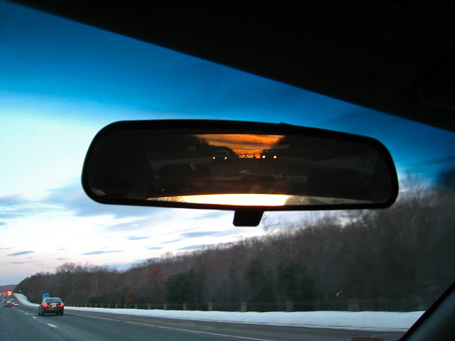 ルームミラー下のレバーってなんのためについているの Motorz モーターズ クルマ バイクをもっと楽しくするメディア