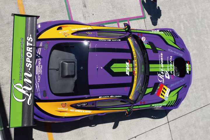 車体はキャンバス！？インパクトが強いレーシングカー - Motorz