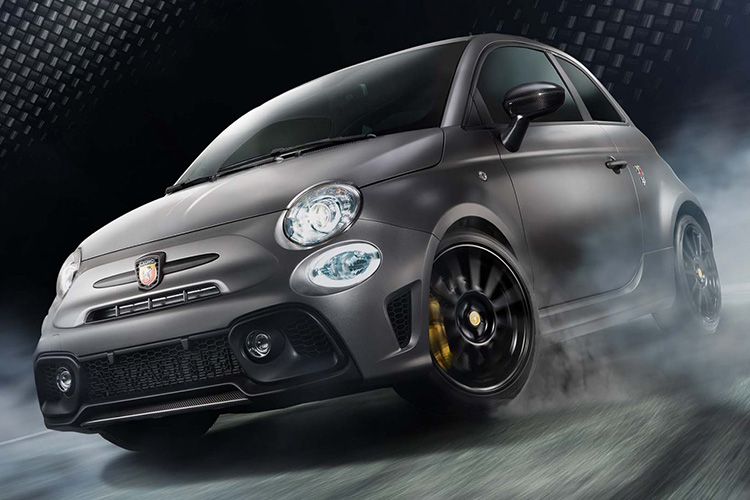 マットグレーのボディカラーがイケてる！アバルト 595 モメント80台