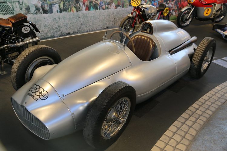 ドイツの威信をかけて最高速に挑戦を続けた男「ベルント・ローゼマイヤー」 | Motorz（モーターズ）- クルマ・バイクをもっと楽しくするメディア -