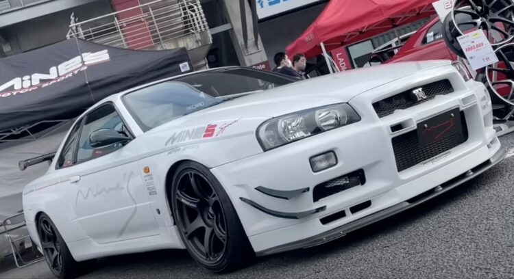 究極のBNR34。マインズGT-Rがレストアされて戻ってきた！ - Motorz