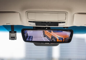 後方視界が別次元に！？アルパイン新型デジタルミラー「DVR-DM1200A2-IC」は何がスゴいのか？